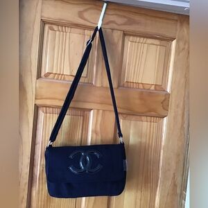 СС makeup line terry cloth fuzzy bag